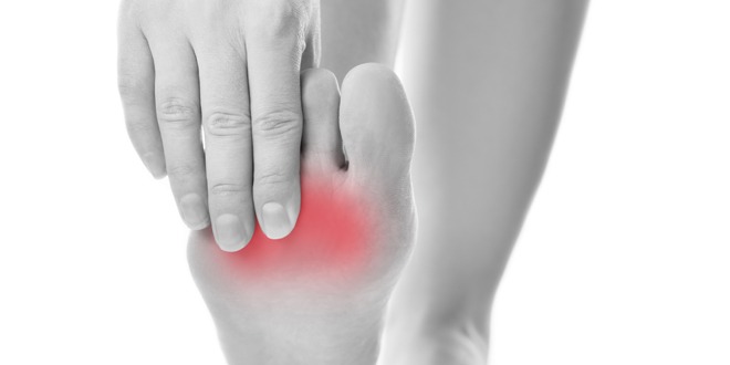 Pain in the female foot numbness in feet
